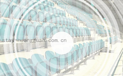 透过云层的彩色玻璃建筑光影
